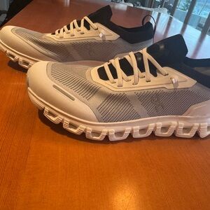 Lightweight Women's Sneakers - Gray & Black